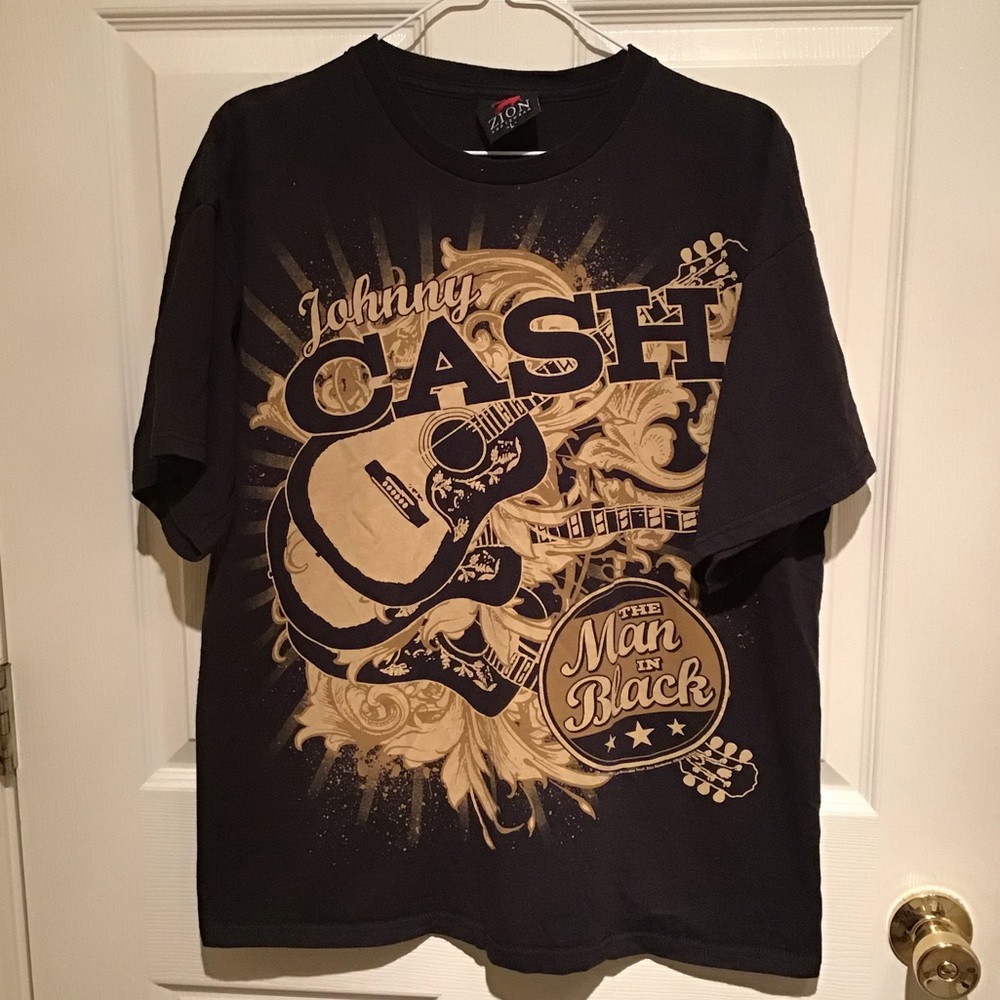 Johnny Cash mens T-shirt “Man In Black” in Large